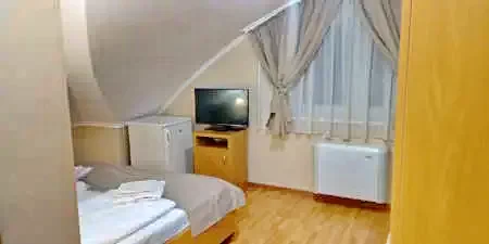  Cazare | Casă de apartamente (K0887-12) Imaginea poate fi supusă drepturilor de autor. Se recomandă contactarea titularului drepturilor.