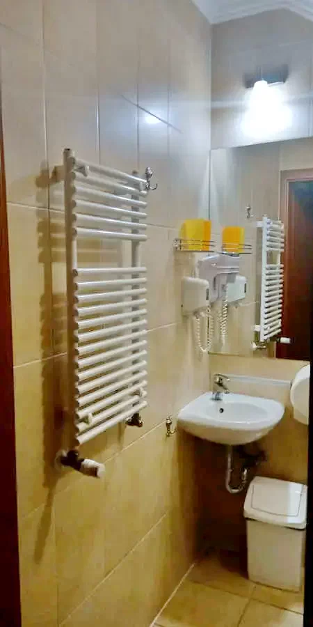  Cazare | Casă de apartamente (K0887-14) Imaginea poate fi supusă drepturilor de autor. Se recomandă contactarea titularului drepturilor.