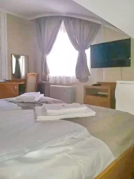  Cazare | Casă de apartamente (K0887-28) Imaginea poate fi supusă drepturilor de autor. Se recomandă contactarea titularului drepturilor.