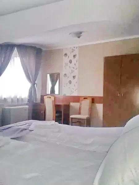  Cazare | Casă de apartamente (K0887-32) Imaginea poate fi supusă drepturilor de autor. Se recomandă contactarea titularului drepturilor.