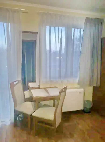  Cazare | Casă de apartamente (K0887-38) Imaginea poate fi supusă drepturilor de autor. Se recomandă contactarea titularului drepturilor.