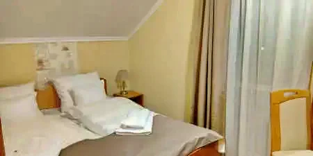  Cazare | Casă de apartamente (K0887-42) Imaginea poate fi supusă drepturilor de autor. Se recomandă contactarea titularului drepturilor.