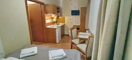  Cazare | Bungalow (K0887-45) Imaginea poate fi supusă drepturilor de autor. Se recomandă contactarea titularului drepturilor.