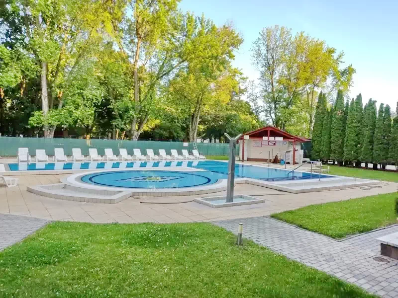  Cazare | Casă de apartamente (K0887-53) Imaginea poate fi supusă drepturilor de autor. Se recomandă contactarea titularului drepturilor.