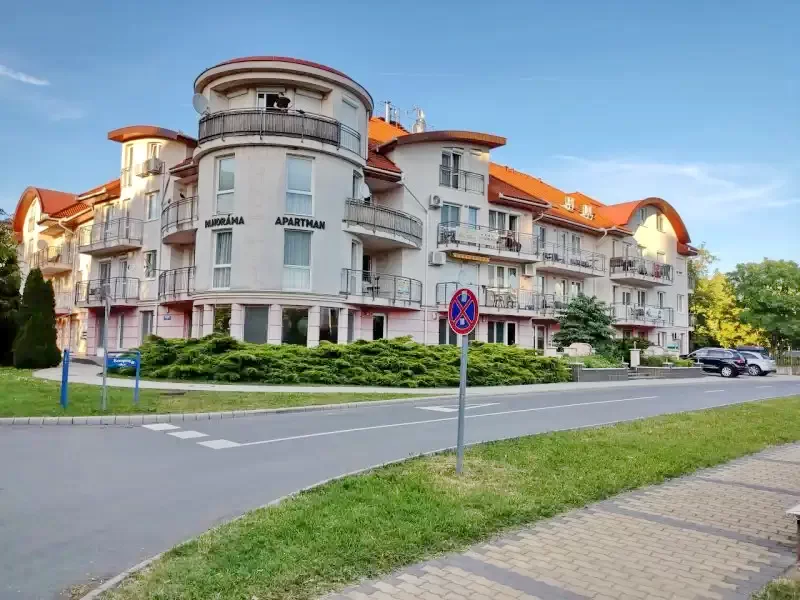  Cazare | Casă de apartamente (K0887-56) Imaginea poate fi supusă drepturilor de autor. Se recomandă contactarea titularului drepturilor.