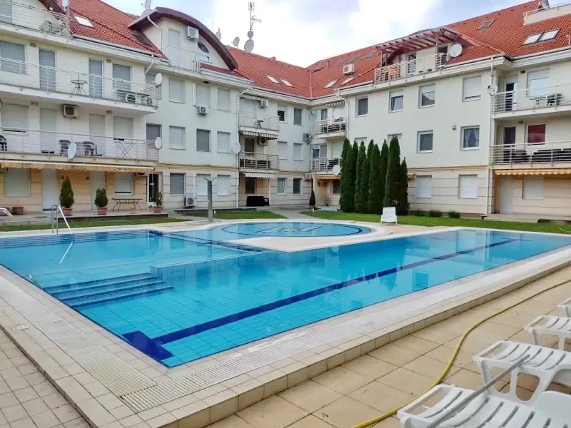  Cazare | Bungalow (K0887-59) Imaginea poate fi supusă drepturilor de autor. Se recomandă contactarea titularului drepturilor.