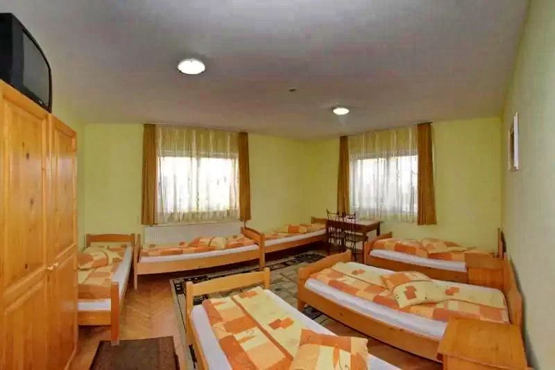 Odorheiu Secuiesc Cazare | Hotel** (K1358-29) Imaginea poate fi supusă drepturilor de autor. Se recomandă contactarea titularului drepturilor.