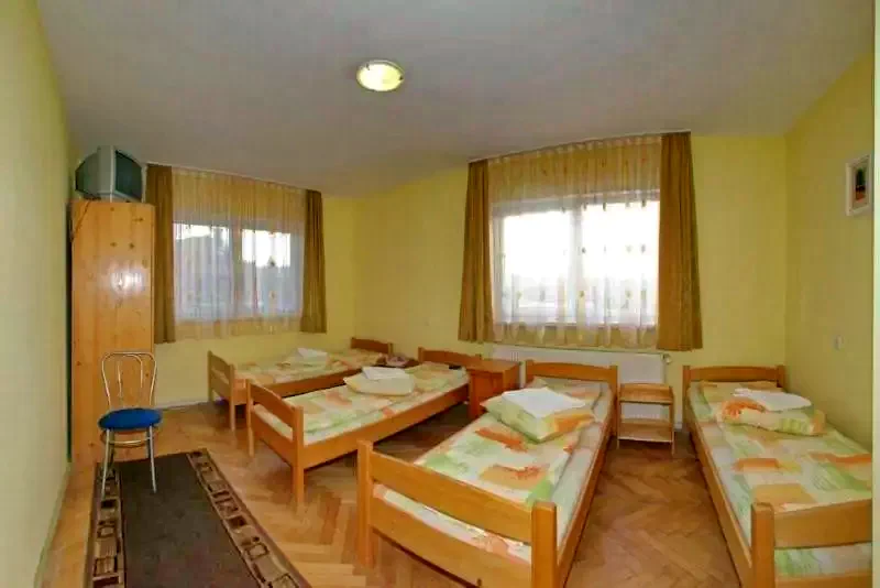 Odorheiu Secuiesc Cazare | Hotel** (K1358-31) Imaginea poate fi supusă drepturilor de autor. Se recomandă contactarea titularului drepturilor.