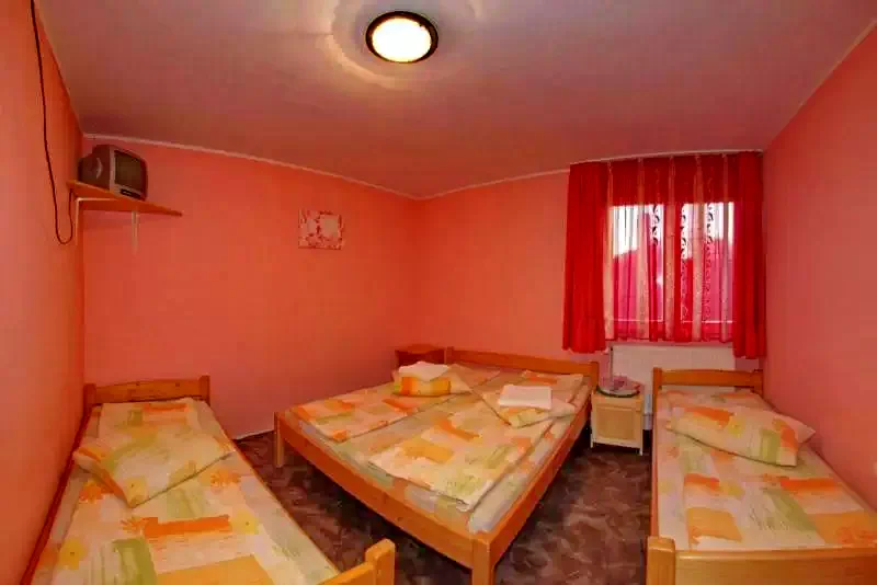 Odorheiu Secuiesc Cazare | Hotel** (K1358-32) Imaginea poate fi supusă drepturilor de autor. Se recomandă contactarea titularului drepturilor.