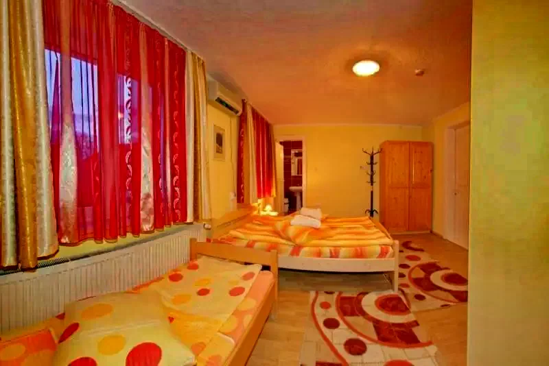 Odorheiu Secuiesc Cazare | Hotel** (K1358-39) Imaginea poate fi supusă drepturilor de autor. Se recomandă contactarea titularului drepturilor.