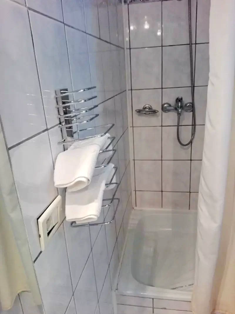 Tulcea Cazare | Pensiune turistică (K1305-30) Imaginea poate fi supusă drepturilor de autor. Se recomandă contactarea titularului drepturilor.