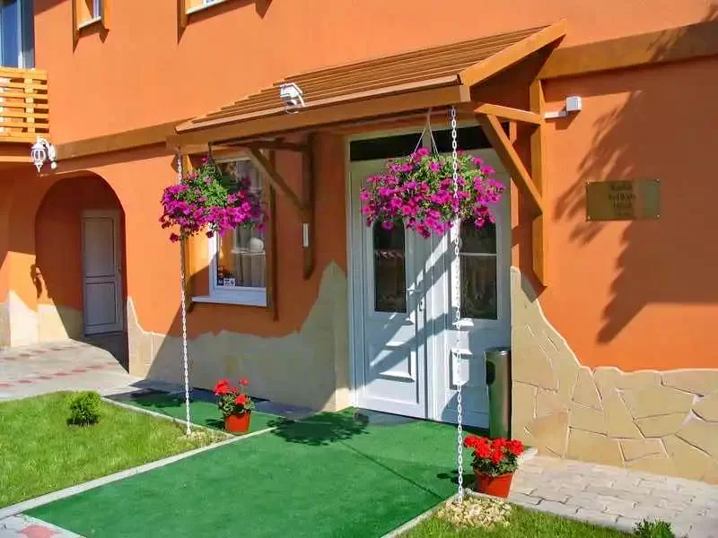  Cazare | Pensiune turistică (K0848-4) Imaginea poate fi supusă drepturilor de autor. Se recomandă contactarea titularului drepturilor.