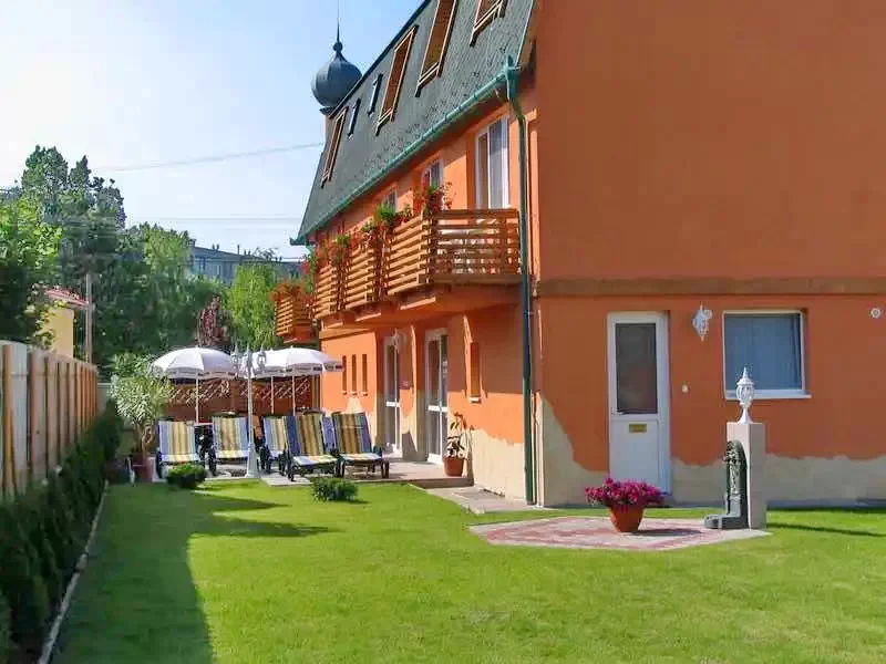  Cazare | Pensiune turistică (K0848-6) Imaginea poate fi supusă drepturilor de autor. Se recomandă contactarea titularului drepturilor.