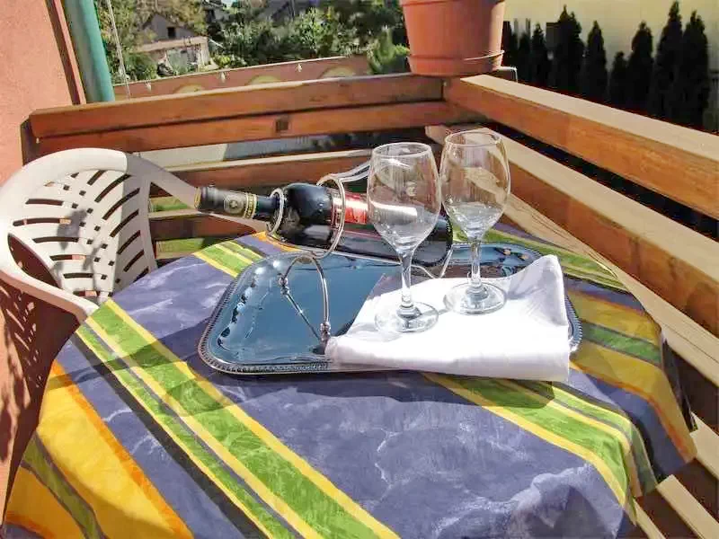  Cazare | Pensiune turistică (K0848-15) Imaginea poate fi supusă drepturilor de autor. Se recomandă contactarea titularului drepturilor.