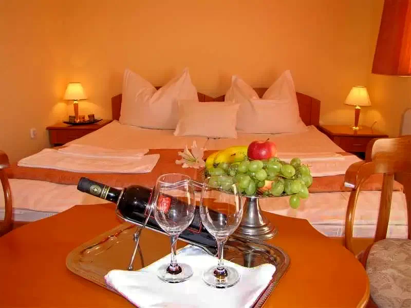  Cazare | Pensiune turistică (K0848-17) Imaginea poate fi supusă drepturilor de autor. Se recomandă contactarea titularului drepturilor.