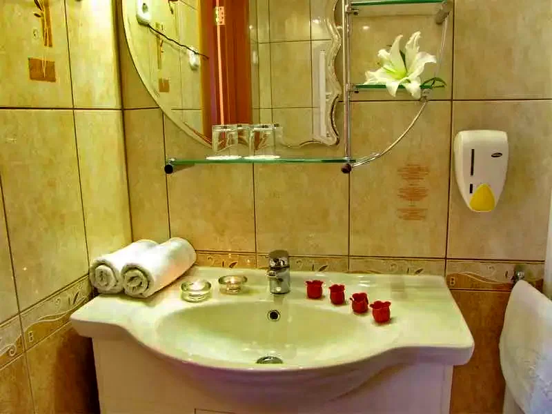  Cazare | Pensiune turistică (K0848-19) Imaginea poate fi supusă drepturilor de autor. Se recomandă contactarea titularului drepturilor.