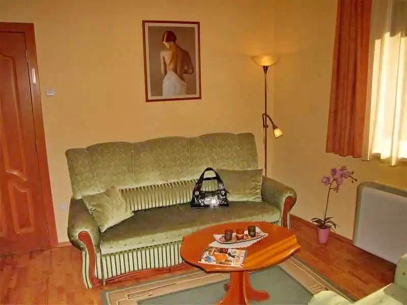  Cazare | Pensiune turistică (K0848-22) Imaginea poate fi supusă drepturilor de autor. Se recomandă contactarea titularului drepturilor.