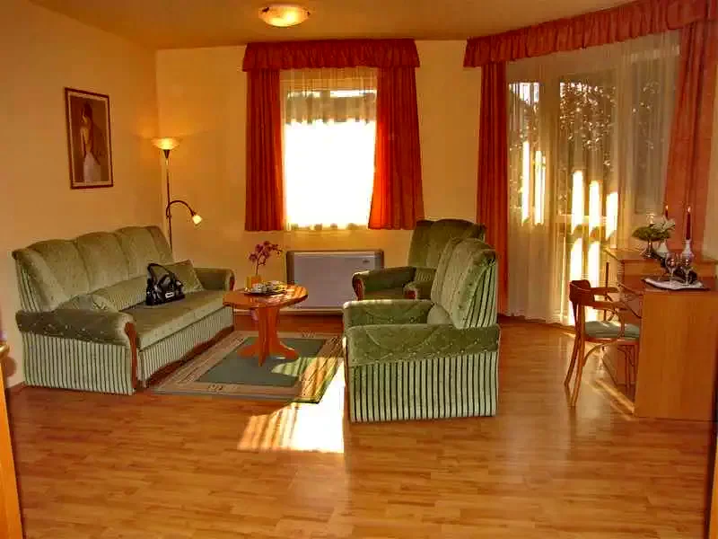 Hajdúszoboszló Szállás | Turisztikai panzió (K0848-33) A kép szerzői jogvédelem alatt állhat. Javasolt a kapcsolatfelvétel a jog tulajdonossal.