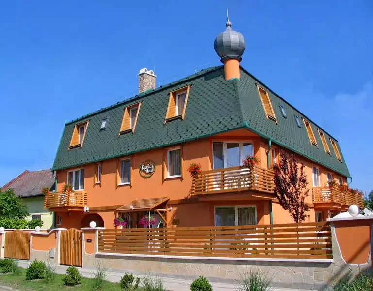  Cazare | Pensiune turistică (K0848-37) Imaginea poate fi supusă drepturilor de autor. Se recomandă contactarea titularului drepturilor.