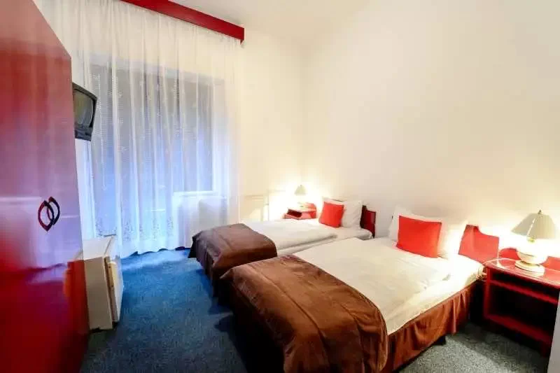 Timișoara Cazare | Hotel** (K0913-3) Imaginea poate fi supusă drepturilor de autor. Se recomandă contactarea titularului drepturilor.