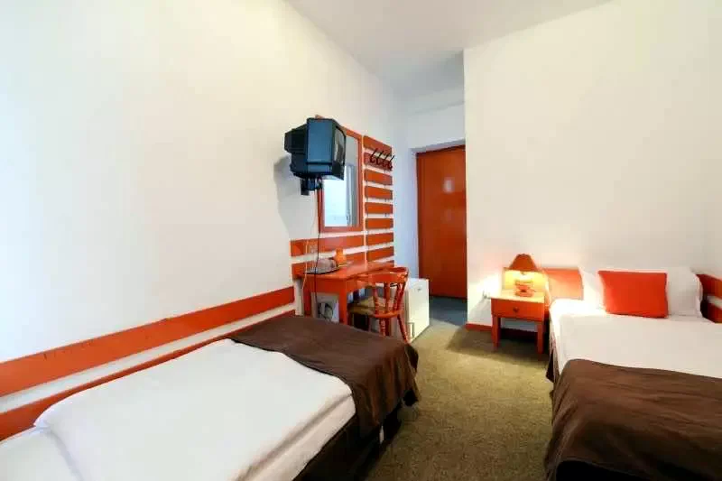 Timișoara Cazare | Hotel** (K0913-12) Imaginea poate fi supusă drepturilor de autor. Se recomandă contactarea titularului drepturilor.