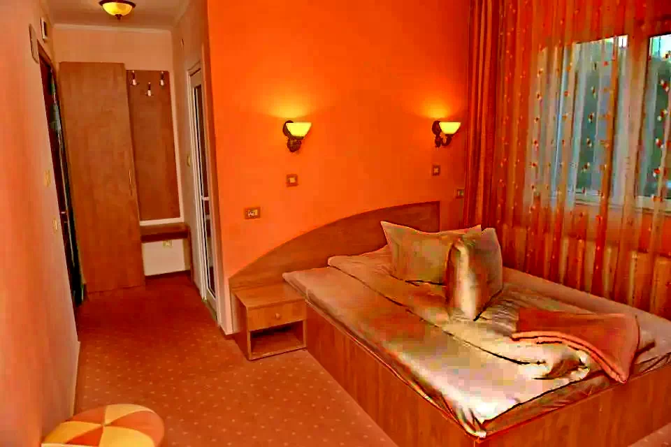 Timișu de Jos Cazare | Hotel** (K1083-9) Imaginea poate fi supusă drepturilor de autor. Se recomandă contactarea titularului drepturilor.