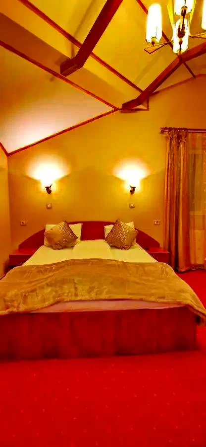 Timișu de Jos Cazare | Hotel** (K1083-13) Imaginea poate fi supusă drepturilor de autor. Se recomandă contactarea titularului drepturilor.