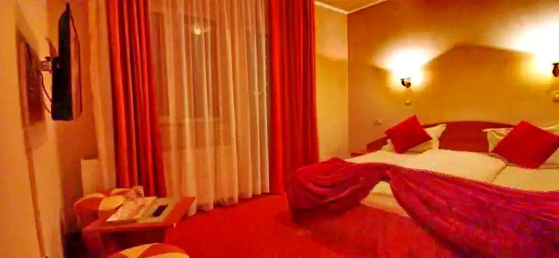 Timișu de Jos Cazare | Hotel** (K1083-14) Imaginea poate fi supusă drepturilor de autor. Se recomandă contactarea titularului drepturilor.