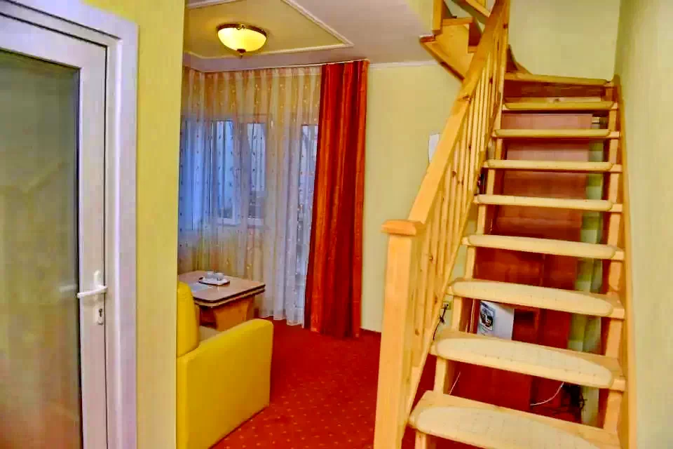 Timișu de Jos Cazare | Hotel** (K1083-16) Imaginea poate fi supusă drepturilor de autor. Se recomandă contactarea titularului drepturilor.