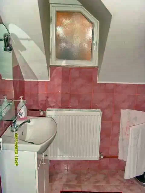 Coltău Cazare | Motel (K1000-6) Imaginea poate fi supusă drepturilor de autor. Se recomandă contactarea titularului drepturilor.