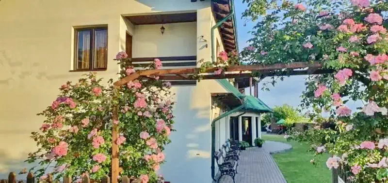 Crișan Cazare | Motel (K1335-1) Imaginea poate fi supusă drepturilor de autor. Se recomandă contactarea titularului drepturilor.