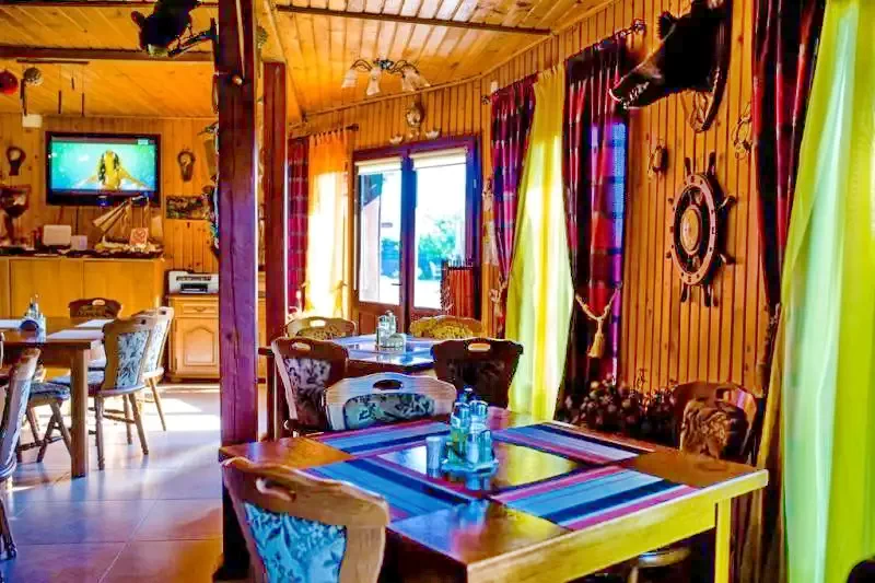 Crișan Cazare | Motel (K1335-3) Imaginea poate fi supusă drepturilor de autor. Se recomandă contactarea titularului drepturilor.