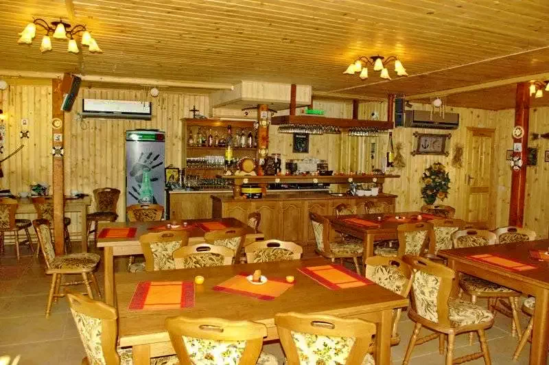 Crișan Cazare | Motel (K1335-8) Imaginea poate fi supusă drepturilor de autor. Se recomandă contactarea titularului drepturilor.