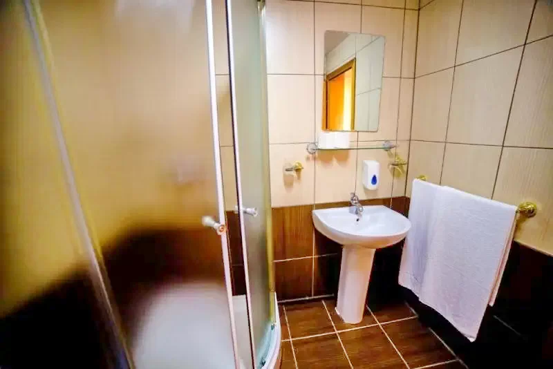 Crișan Cazare | Motel (K1335-15) Imaginea poate fi supusă drepturilor de autor. Se recomandă contactarea titularului drepturilor.