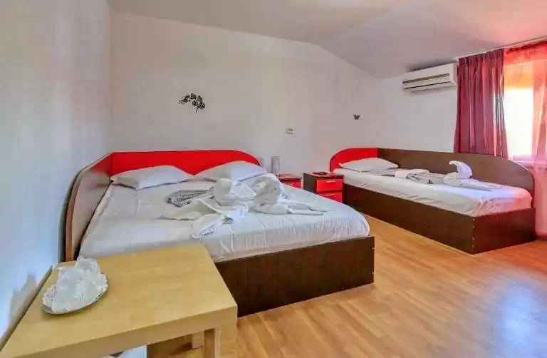 Mila 23 Cazare | Motel (K1294-9) Imaginea poate fi supusă drepturilor de autor. Se recomandă contactarea titularului drepturilor.