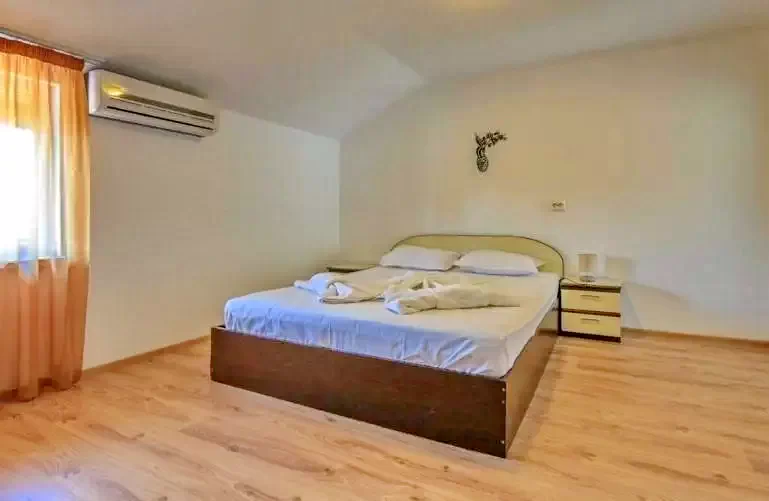 Mila 23 Cazare | Motel (K1294-10) Imaginea poate fi supusă drepturilor de autor. Se recomandă contactarea titularului drepturilor.