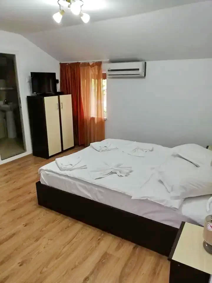 Mila 23 Cazare | Motel (K1294-13) Imaginea poate fi supusă drepturilor de autor. Se recomandă contactarea titularului drepturilor.