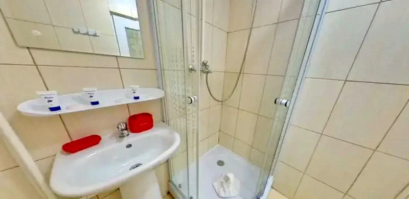 Mila 23 Cazare | Motel (K1294-14) Imaginea poate fi supusă drepturilor de autor. Se recomandă contactarea titularului drepturilor.