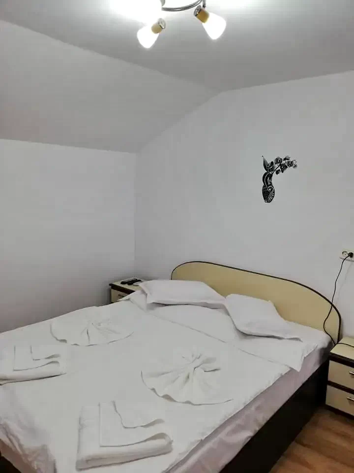 Mila 23 Cazare | Motel (K1294-16) Imaginea poate fi supusă drepturilor de autor. Se recomandă contactarea titularului drepturilor.