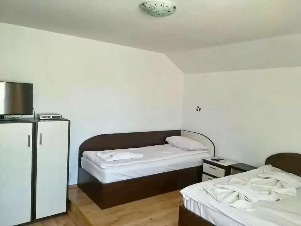 Mila 23 Cazare | Motel (K1294-17) Imaginea poate fi supusă drepturilor de autor. Se recomandă contactarea titularului drepturilor.