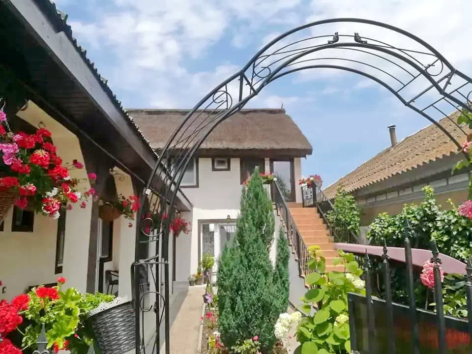 Mila 23 Cazare | Motel (K1294-19) Imaginea poate fi supusă drepturilor de autor. Se recomandă contactarea titularului drepturilor.