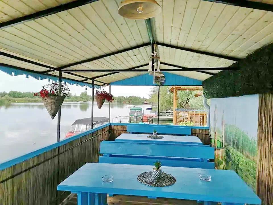 Mila 23 Cazare | Motel (K1294-30) Imaginea poate fi supusă drepturilor de autor. Se recomandă contactarea titularului drepturilor.