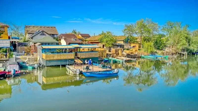 Mila 23 Cazare | Motel (K1294-32) Imaginea poate fi supusă drepturilor de autor. Se recomandă contactarea titularului drepturilor.