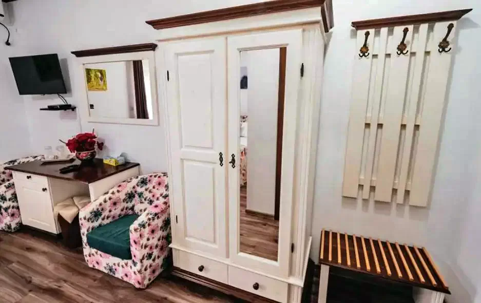 Mila 23 Cazare | Motel (K1297-15) Imaginea poate fi supusă drepturilor de autor. Se recomandă contactarea titularului drepturilor.