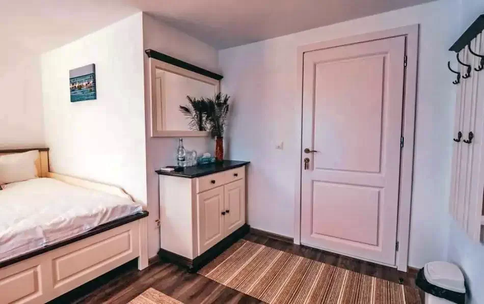 Mila 23 Cazare | Motel (K1297-17) Imaginea poate fi supusă drepturilor de autor. Se recomandă contactarea titularului drepturilor.