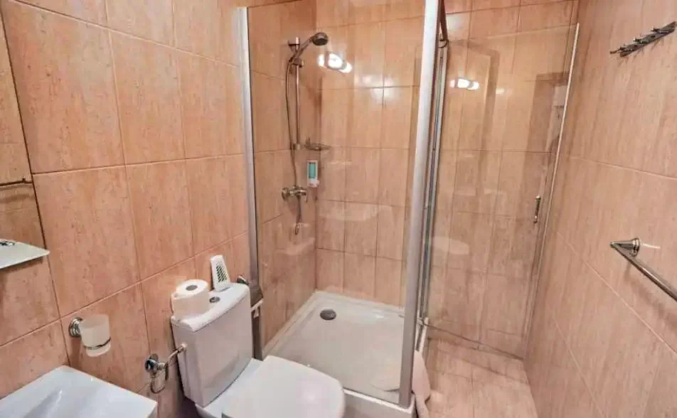  Szállás | Motel (K1297-21) A kép szerzői jogvédelem alatt állhat. Javasolt a kapcsolatfelvétel a jog tulajdonossal.