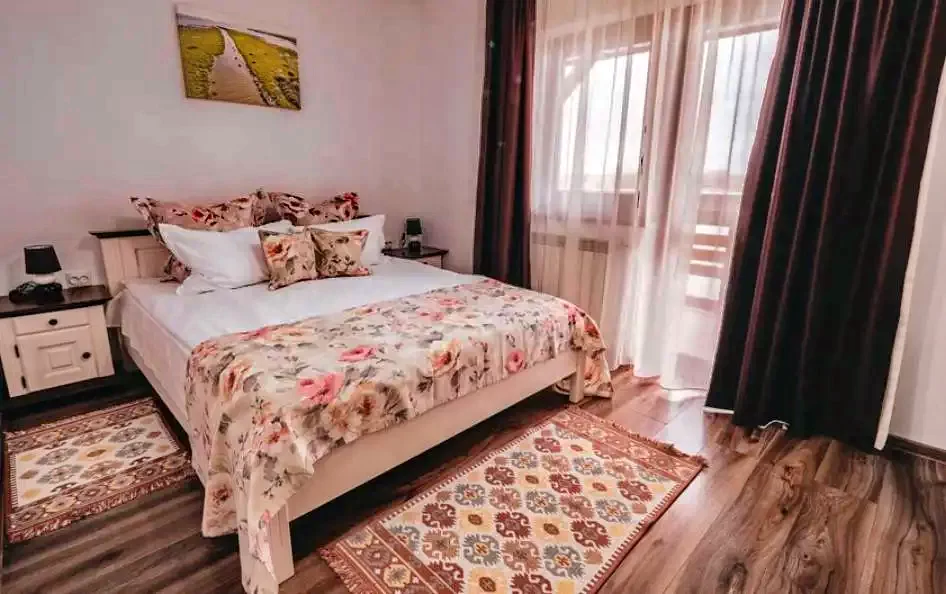 Mila 23 Cazare | Motel (K1297-27) Imaginea poate fi supusă drepturilor de autor. Se recomandă contactarea titularului drepturilor.