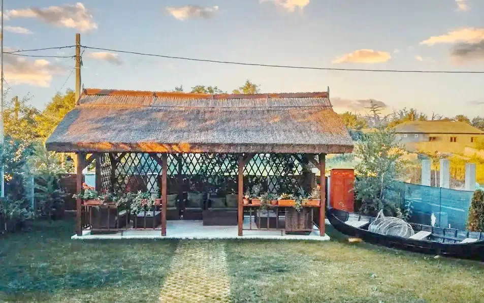 Mila 23 Cazare | Motel (K1297-37) Imaginea poate fi supusă drepturilor de autor. Se recomandă contactarea titularului drepturilor.