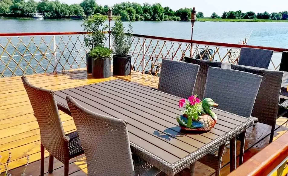 Mila 23 Cazare | Motel (K1297-40) Imaginea poate fi supusă drepturilor de autor. Se recomandă contactarea titularului drepturilor.