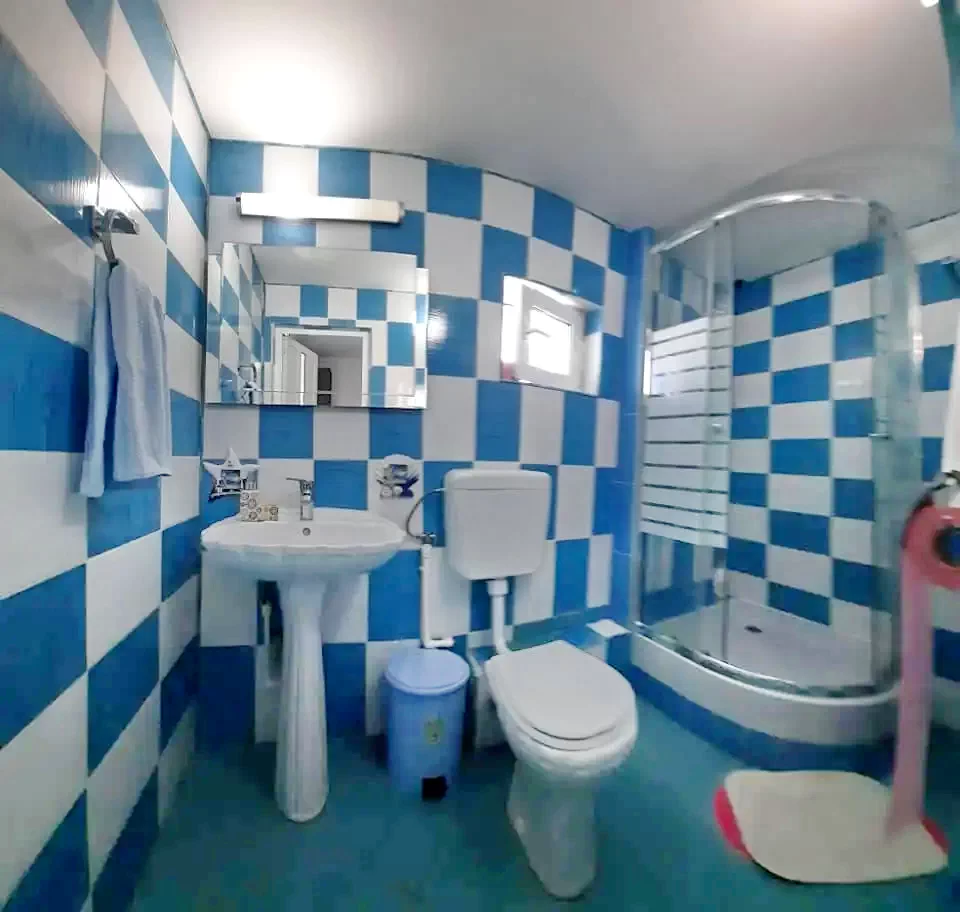 Mila 23 Cazare | Motel (K1296-18) Imaginea poate fi supusă drepturilor de autor. Se recomandă contactarea titularului drepturilor.